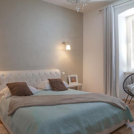 Captain Emo City Apartments Pula Exterior photo