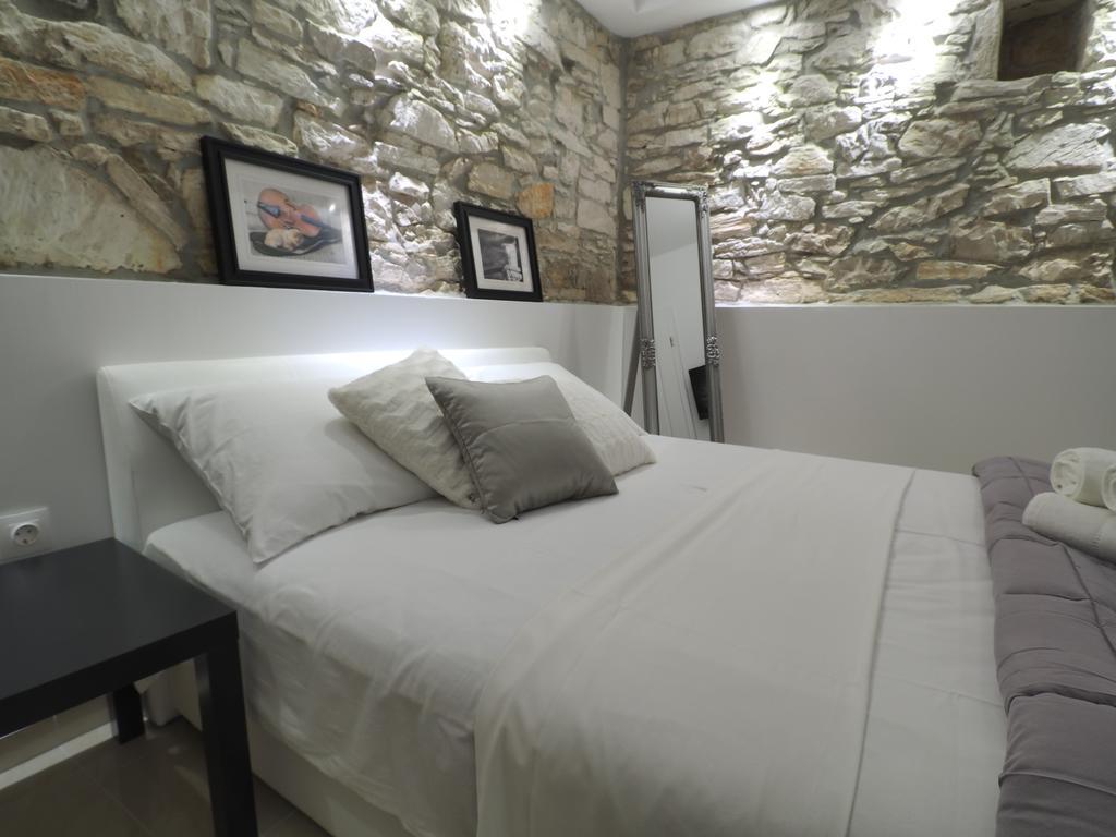 Captain Emo City Apartments Pula Exterior photo