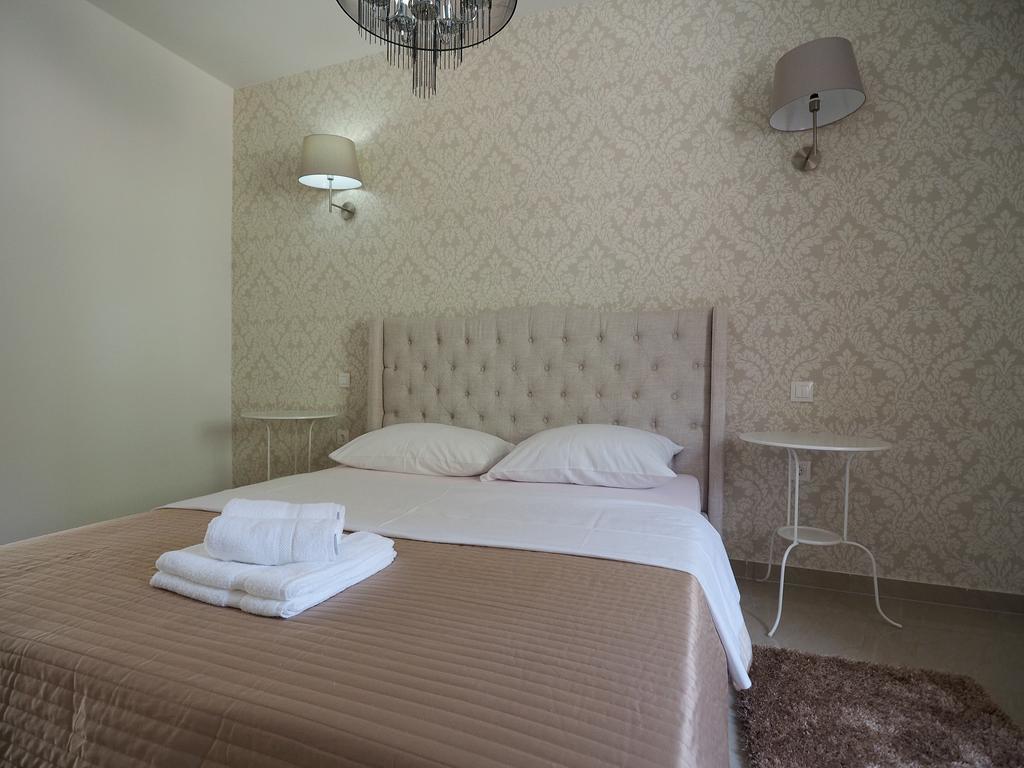 Captain Emo City Apartments Pula Exterior photo