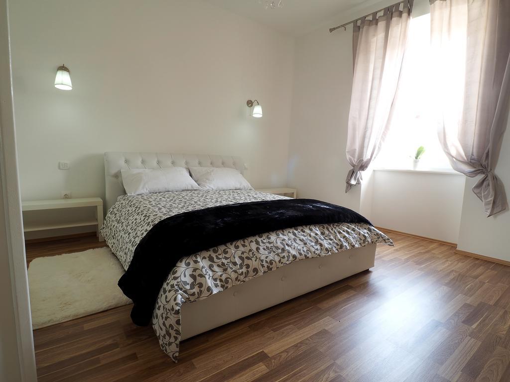 Captain Emo City Apartments Pula Exterior photo