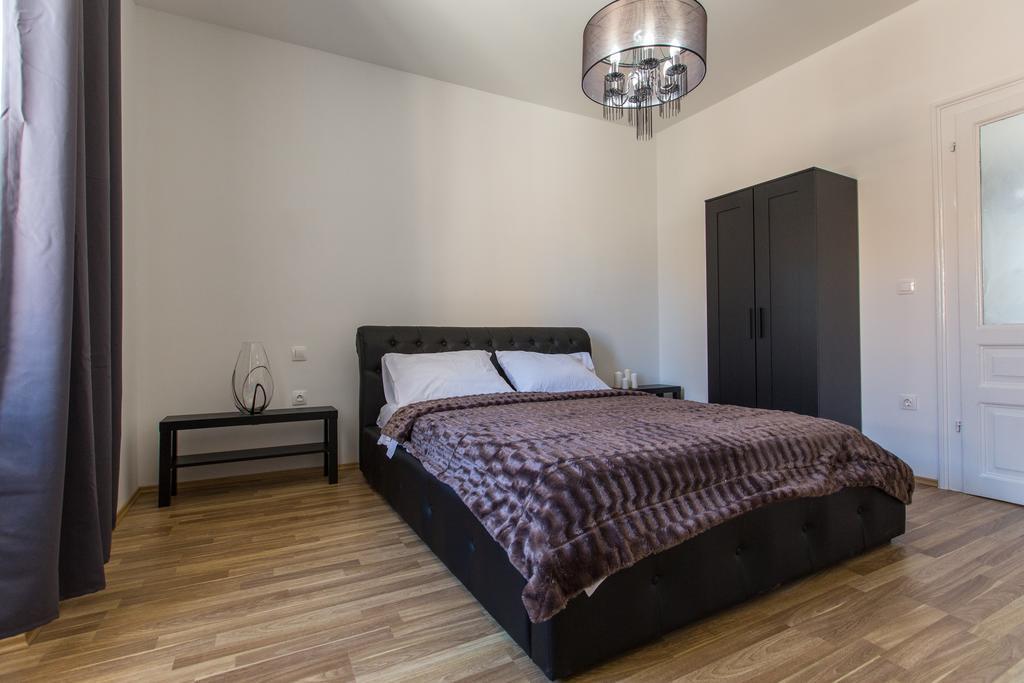 Captain Emo City Apartments Pula Exterior photo
