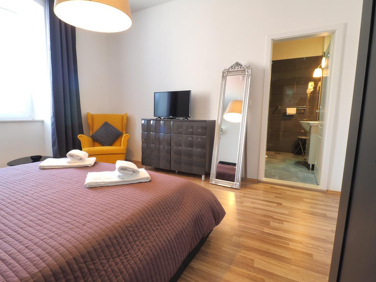 Captain Emo City Apartments Pula Exterior photo