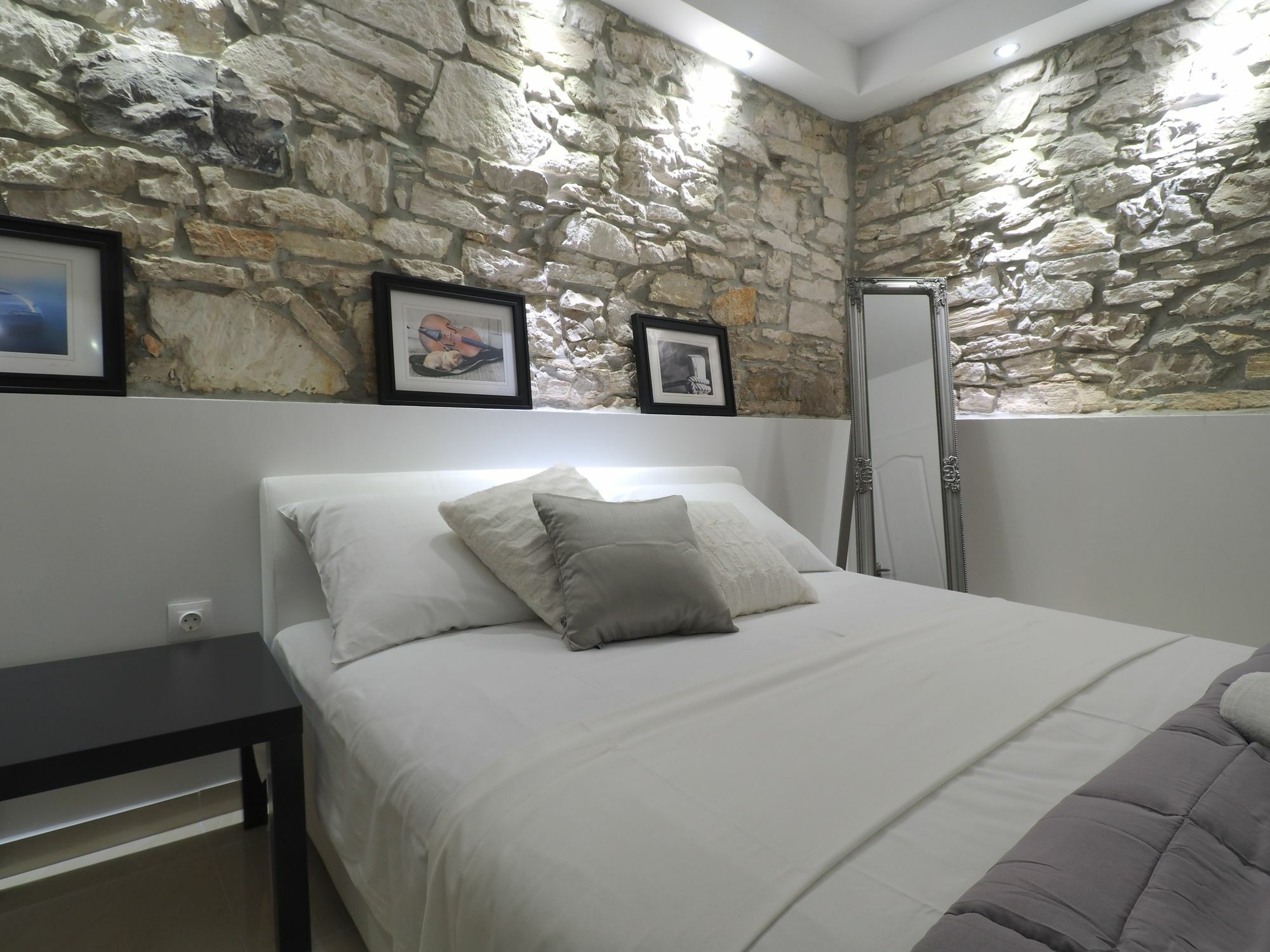 Captain Emo City Apartments Pula Exterior photo