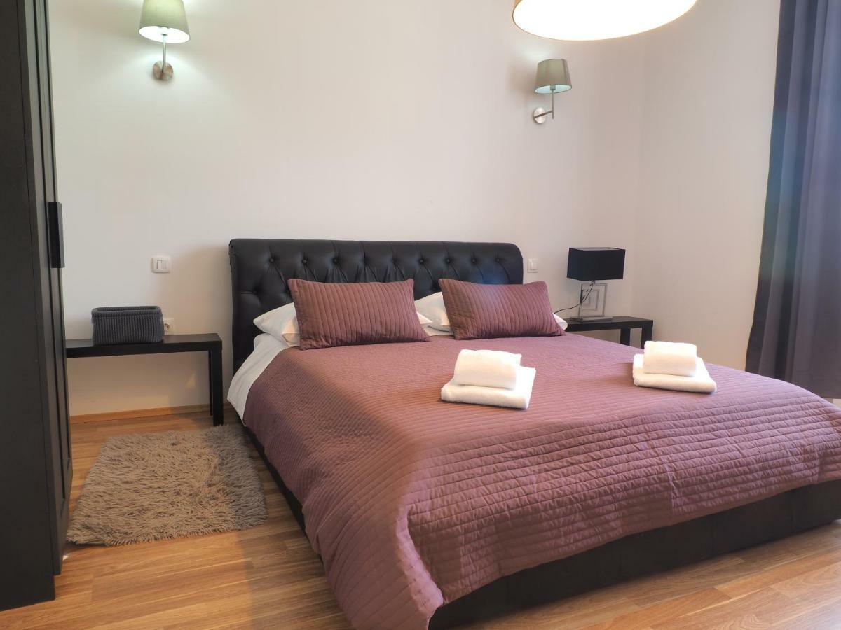 Captain Emo City Apartments Pula Exterior photo